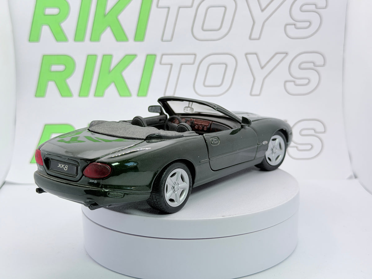 Jaguar XK8 Spider Maisto 1/24 Verde