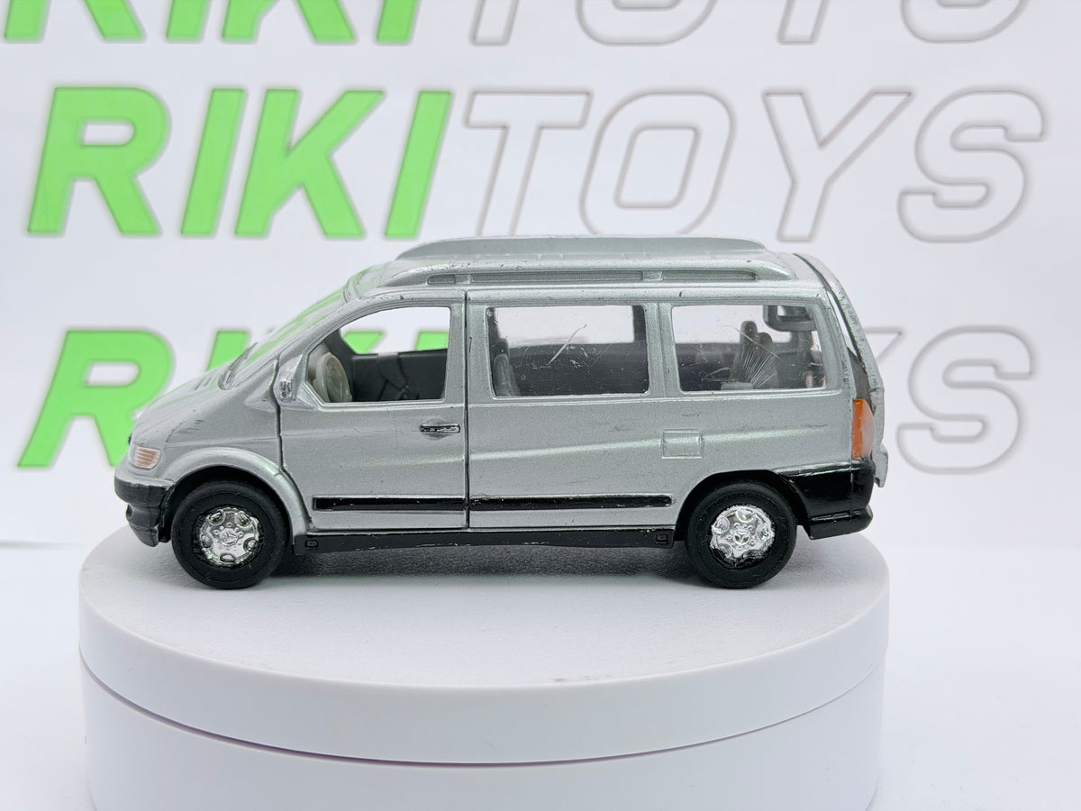 Mercedes Benz V-Klass 1/40 Argento