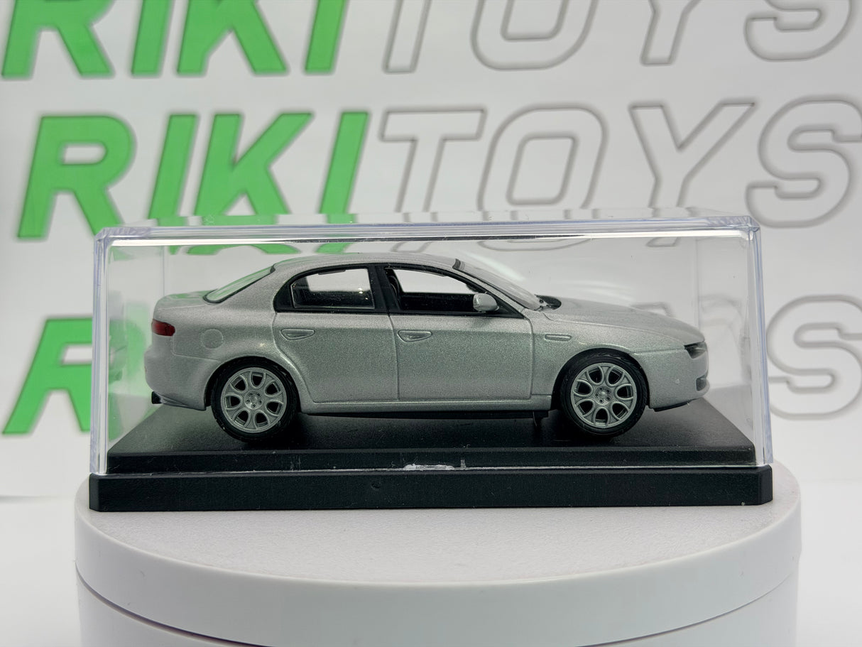 Alfa Romeo 159 Berlina Norev 1/43 Argento 2005