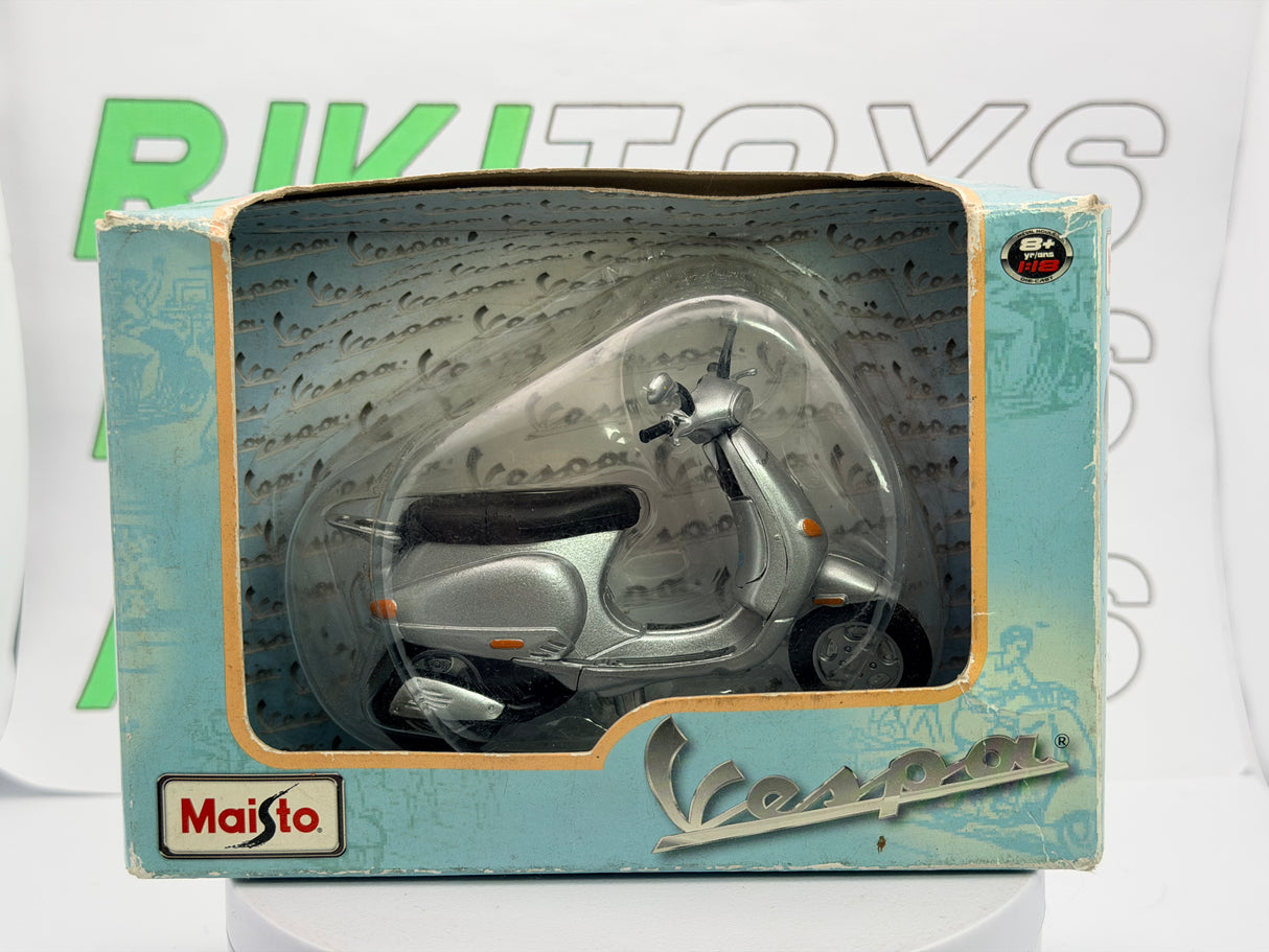 Piaggio Vespa 125 ET 4 Maisto 1/18 Argento 1997