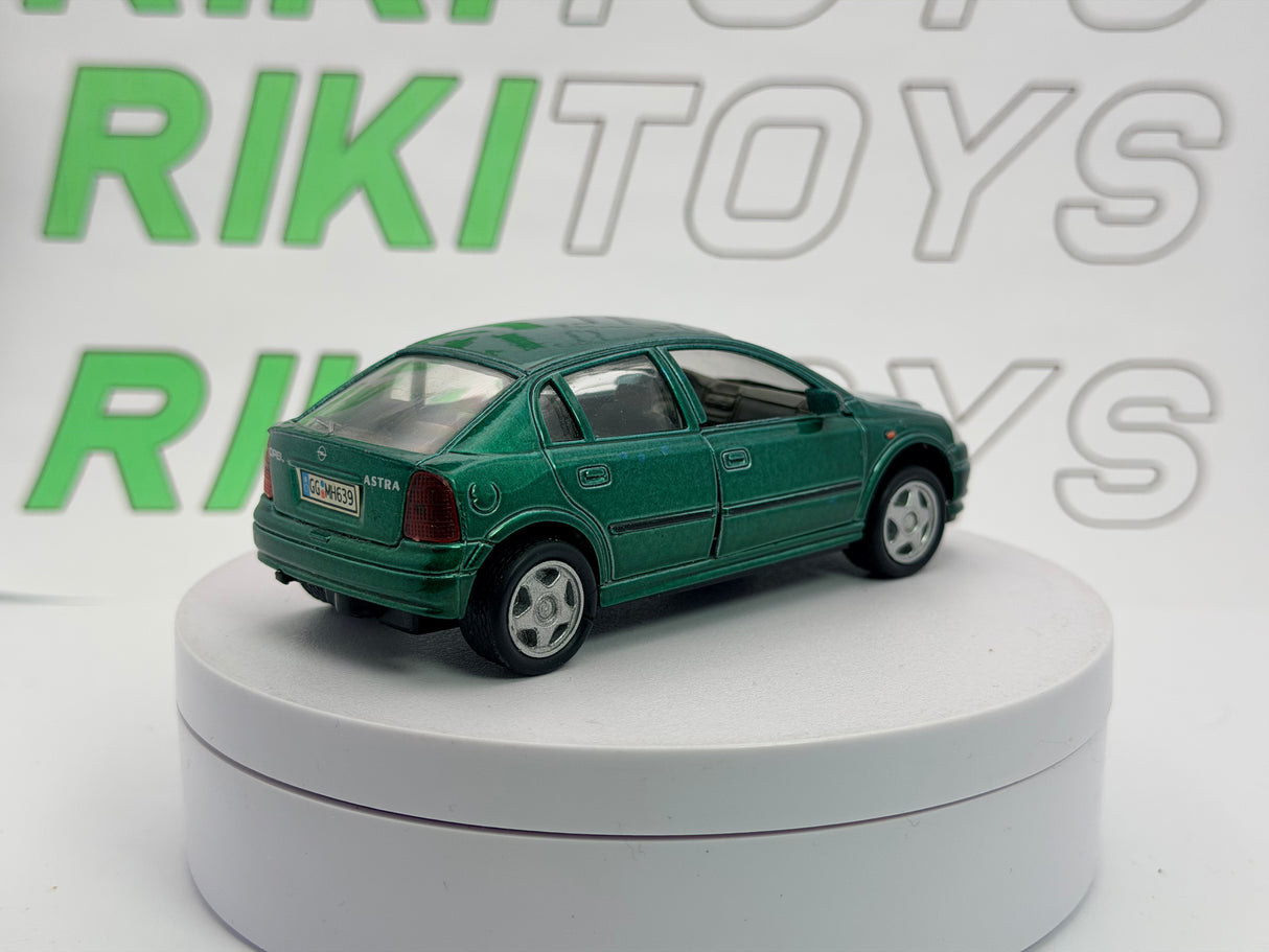 Opel Astra 4 porte Welly 1/38 Verde
