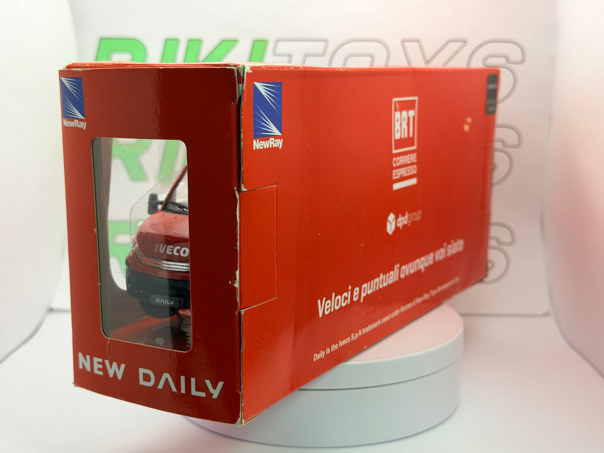 Iveco Daily furgonato New Ray 1/36 Rosso 2014