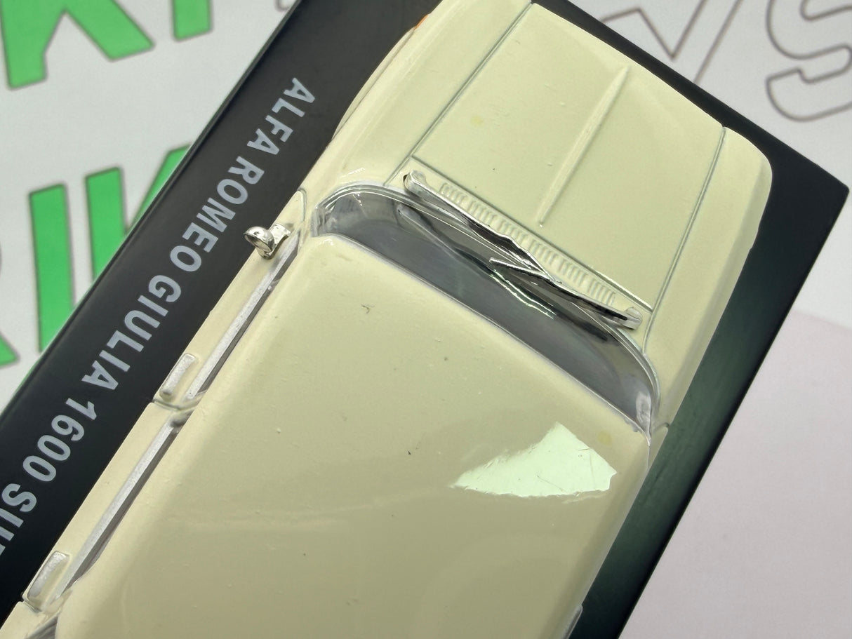 Alfa Romeo Giulia Super 1600 Edicola 1/43 Bianco scuro 1970