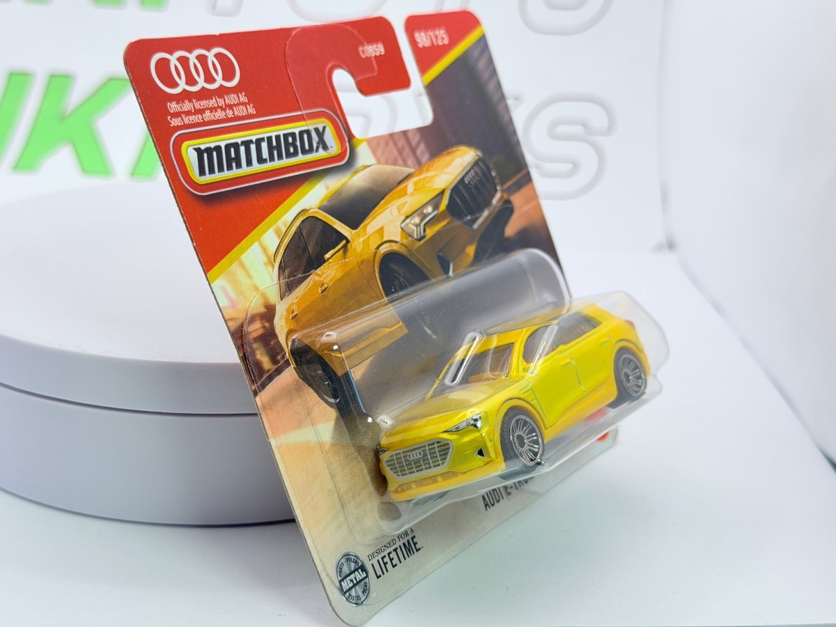 Audi E Tron Matchbox 1/60 Giallo - RikiToys - Matchbox#