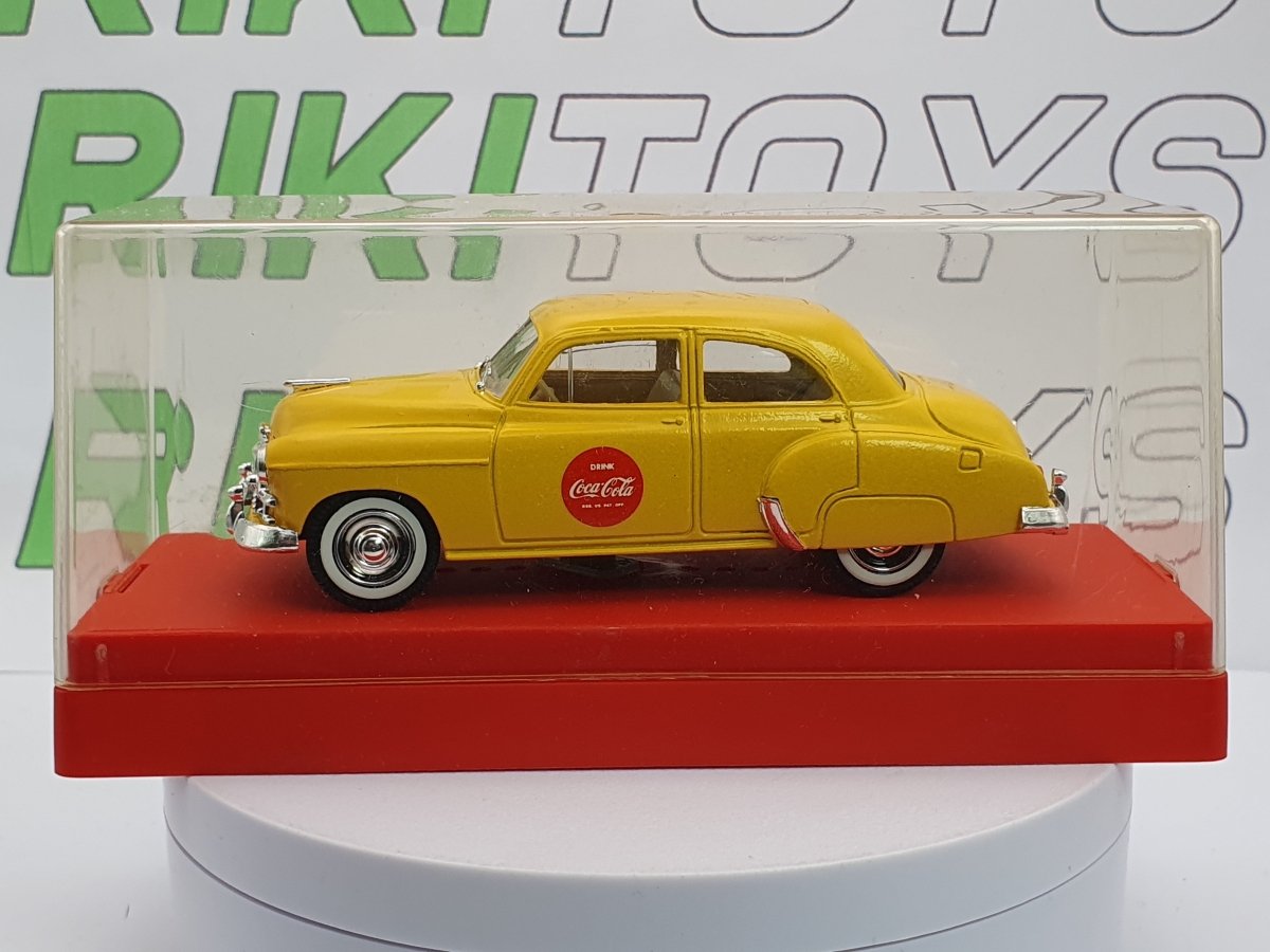 Chevrolet Sedan Solido 1/43 Giallo - RikiToys - Solido#