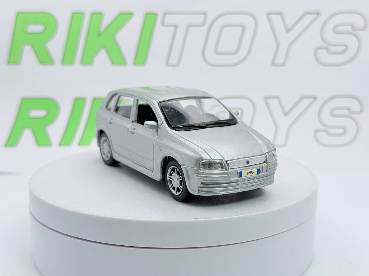 Fiat Stilo 5 porte Maisto 1/38 Argento - RikiToys - Maisto#
