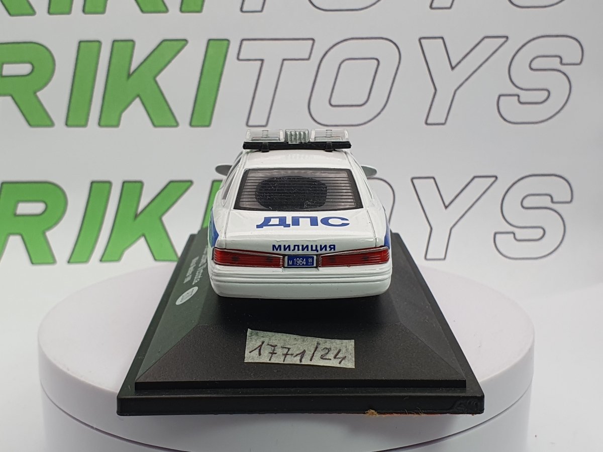 Ford Crown Victoria Edicola 1/43 Bianco 1998 - RikiToys - Edicola