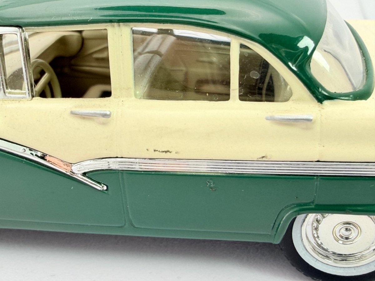 Ford Fairlane Edicola 1/43 Beige 1958 - RikiToys - Edicola