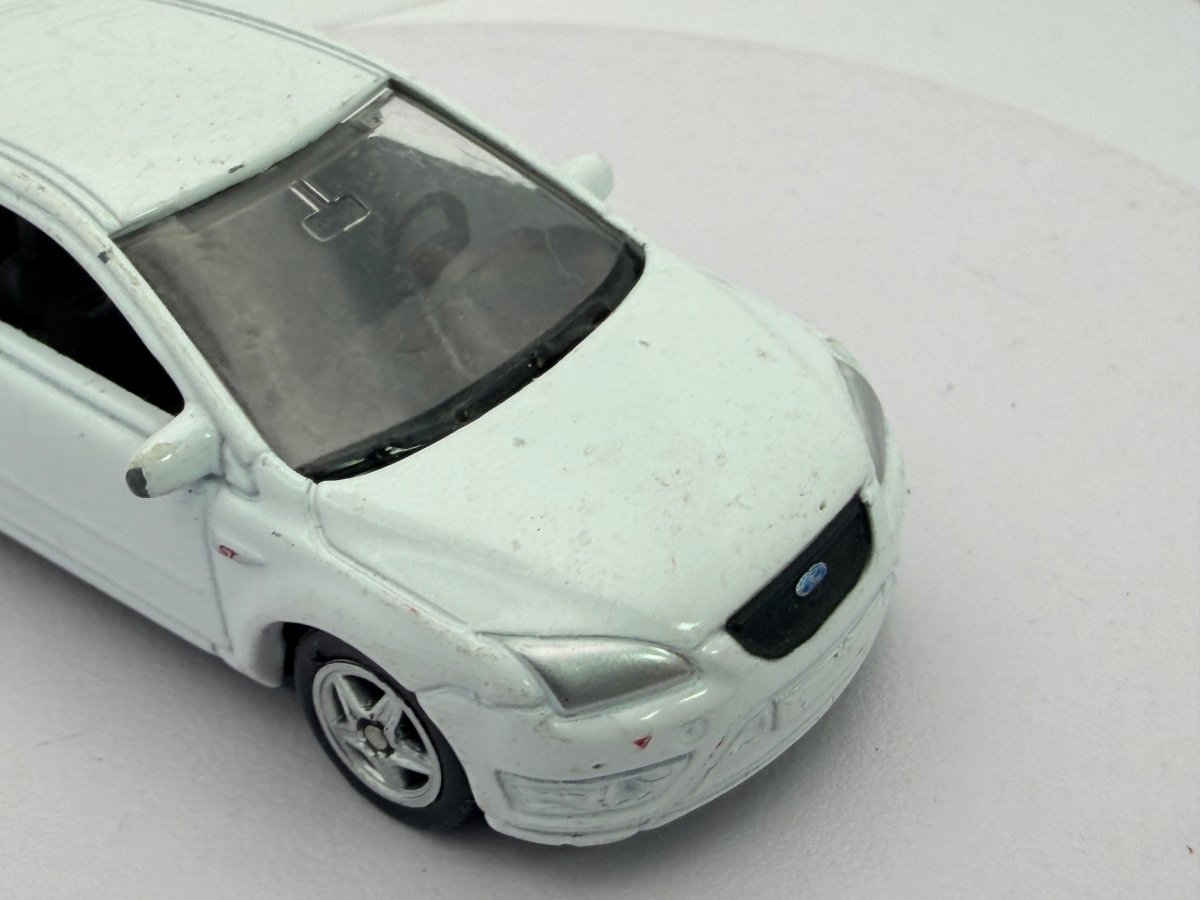 Ford Focus ST Welly 1/55 Bianco - RikiToys - Welly