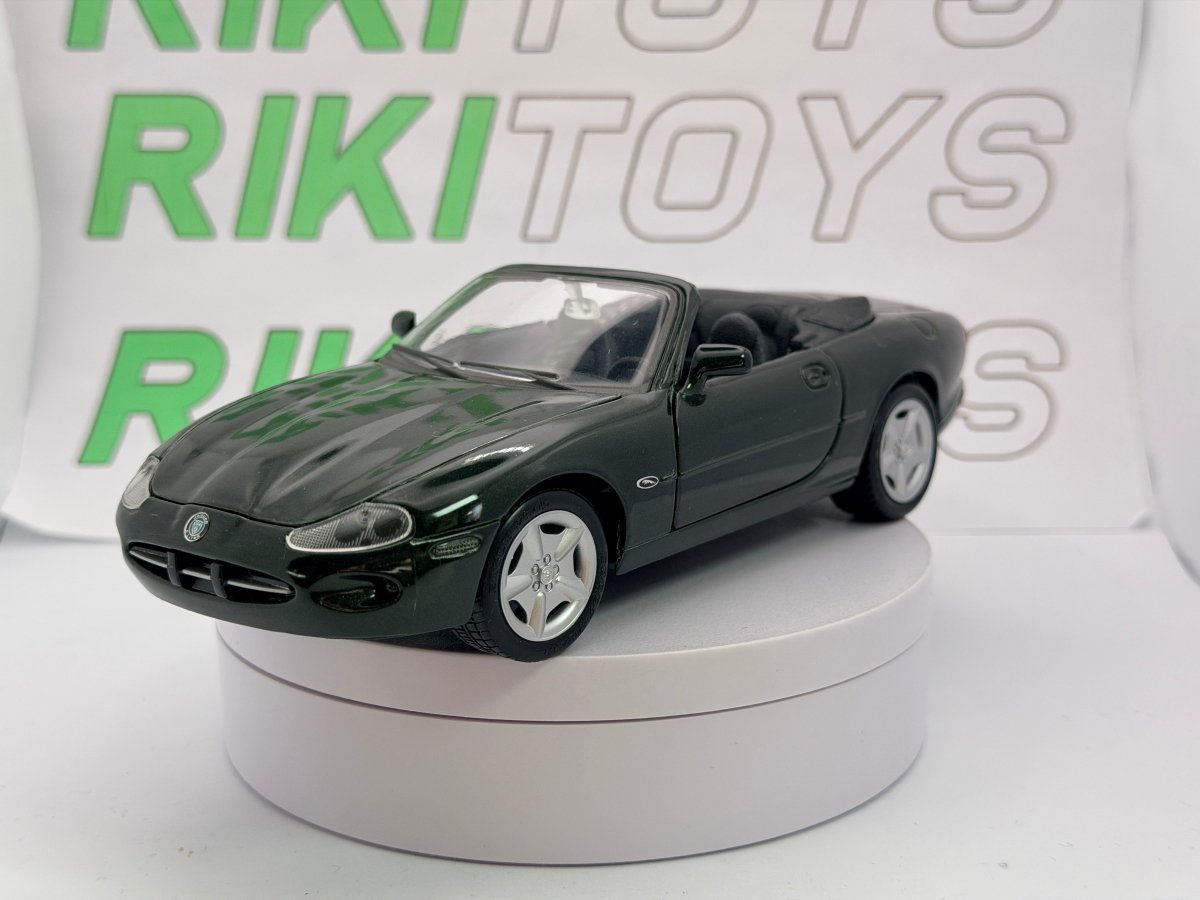 Jaguar XK8 Cabrio Maisto 1/24 Verde 1997 - RikiToys - Maisto