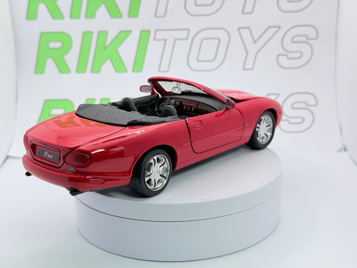 Jaguar XK8 Spider Maisto 1/24 Rosso - RikiToys - Maisto#