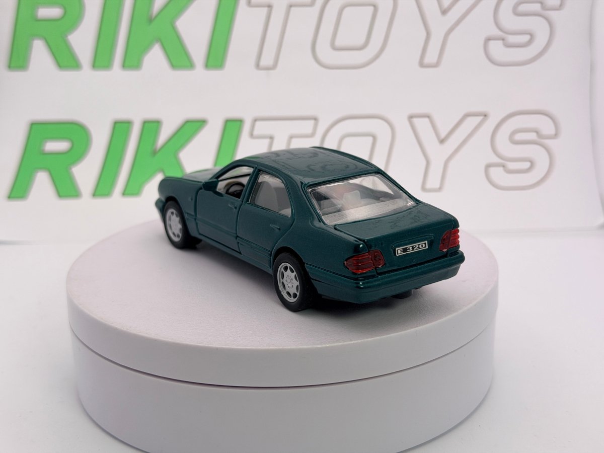 Mercedes Benz E 320 Welly 1/40 Verde - RikiToys - Welly