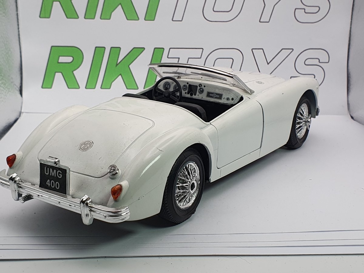 MG A Cabrio Polistil 1/18 Bianco - RikiToys - Polistil#