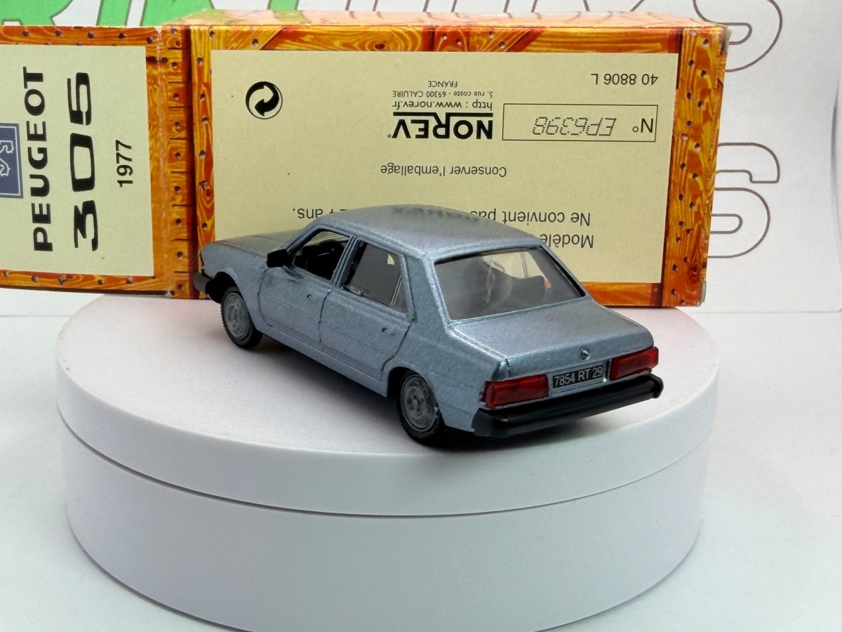 Peugeot 305 Norev 1/43 Azzurro metallizzato 1977 - RikiToys - Norev