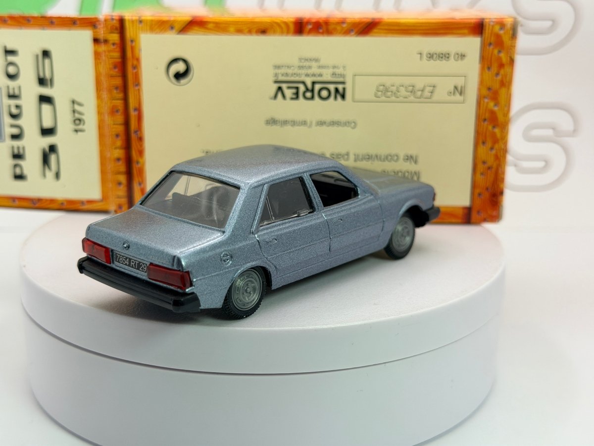 Peugeot 305 Norev 1/43 Azzurro metallizzato 1977 - RikiToys - Norev