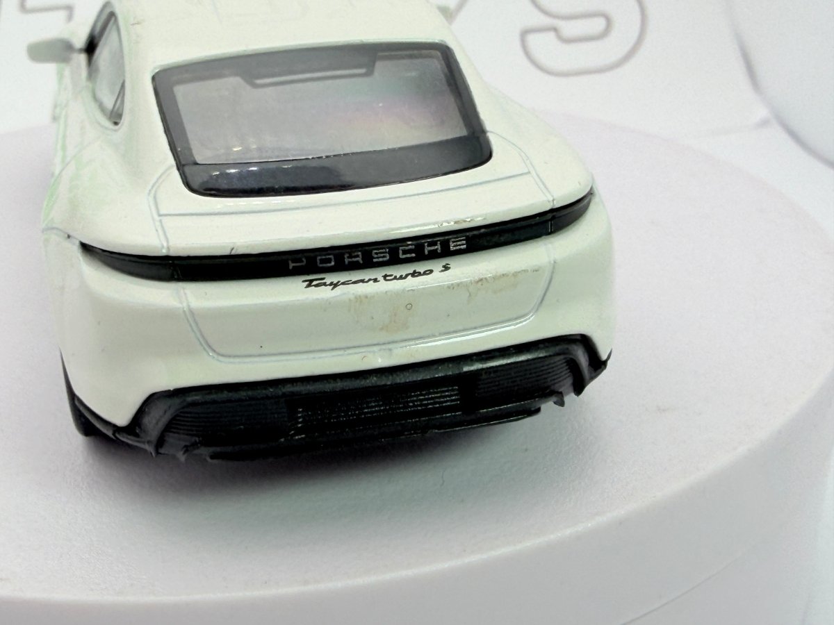 Porsche Taycan Turbo S Welly 1/38 Bianco - RikiToys - Welly