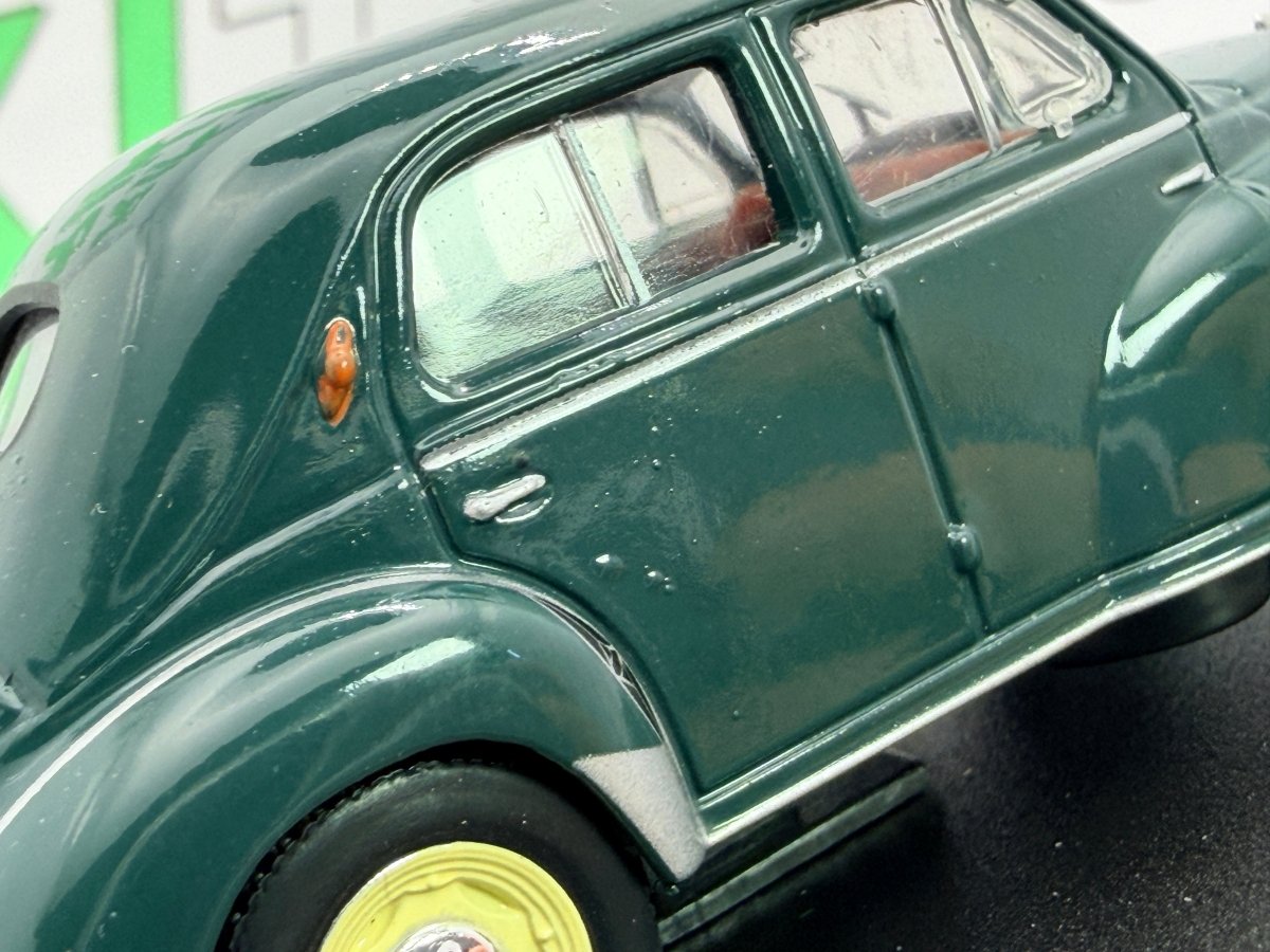 Renault 4 CV GL Eligor 1/43 Verde 1950 - RikiToys - Eligor