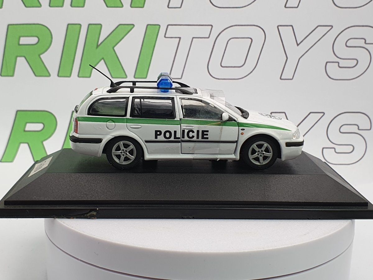 Skoda Octavia Station Wagon Edicola 1/43 Bianco 1999 - RikiToys - Edicola