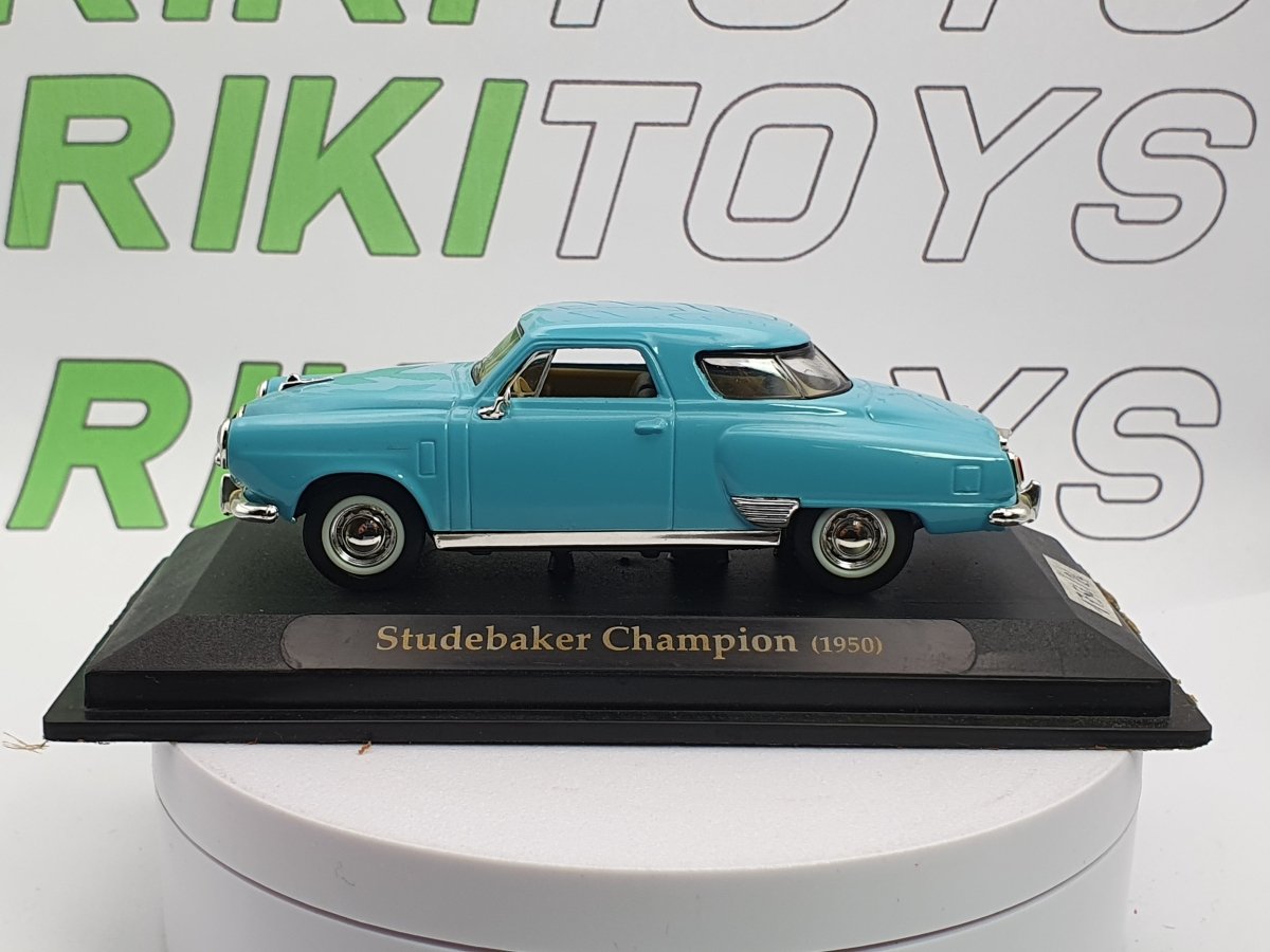 Studebaker Champion Edicola 1/43 Celeste 1950 - RikiToys - Edicola