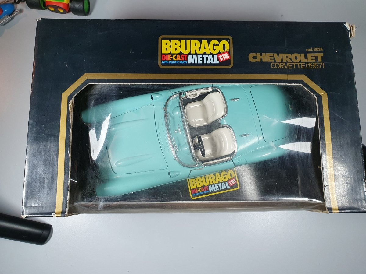 Chevrolet Corvette 1957 Burago 1/18 Con Scatola - RikiToys - Burago#
