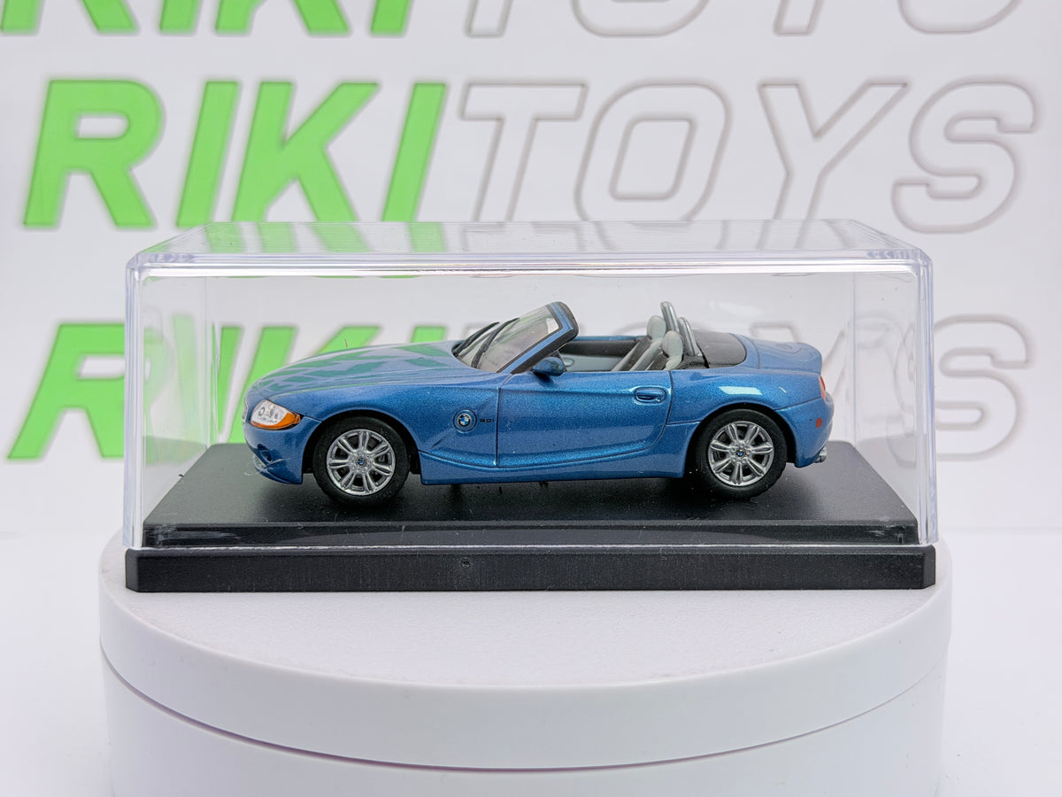 BMW Z4 Roadster Edicola 1/43 Blu metallizzato