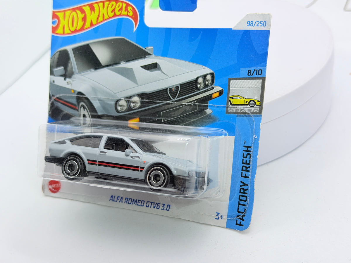 Alfa Romeo Alfetta GTV 6 3000 Hot Wheels 1/60 Grigio 1983