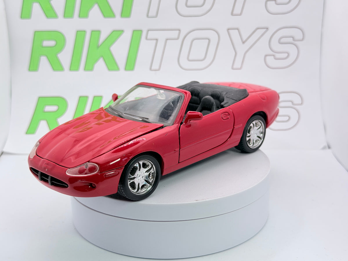 Jaguar XK8 Spider Maisto 1/24 Rosso