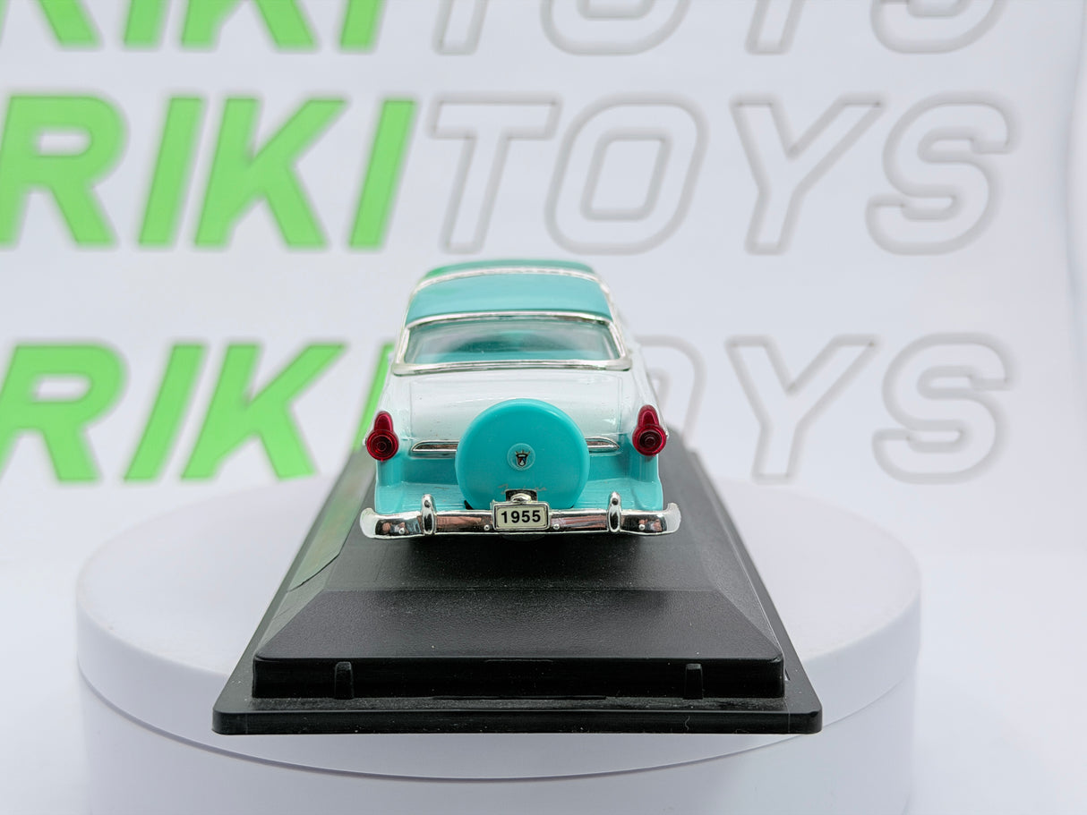 Ford Crown Victoria Road Legend 1/43 Bianco