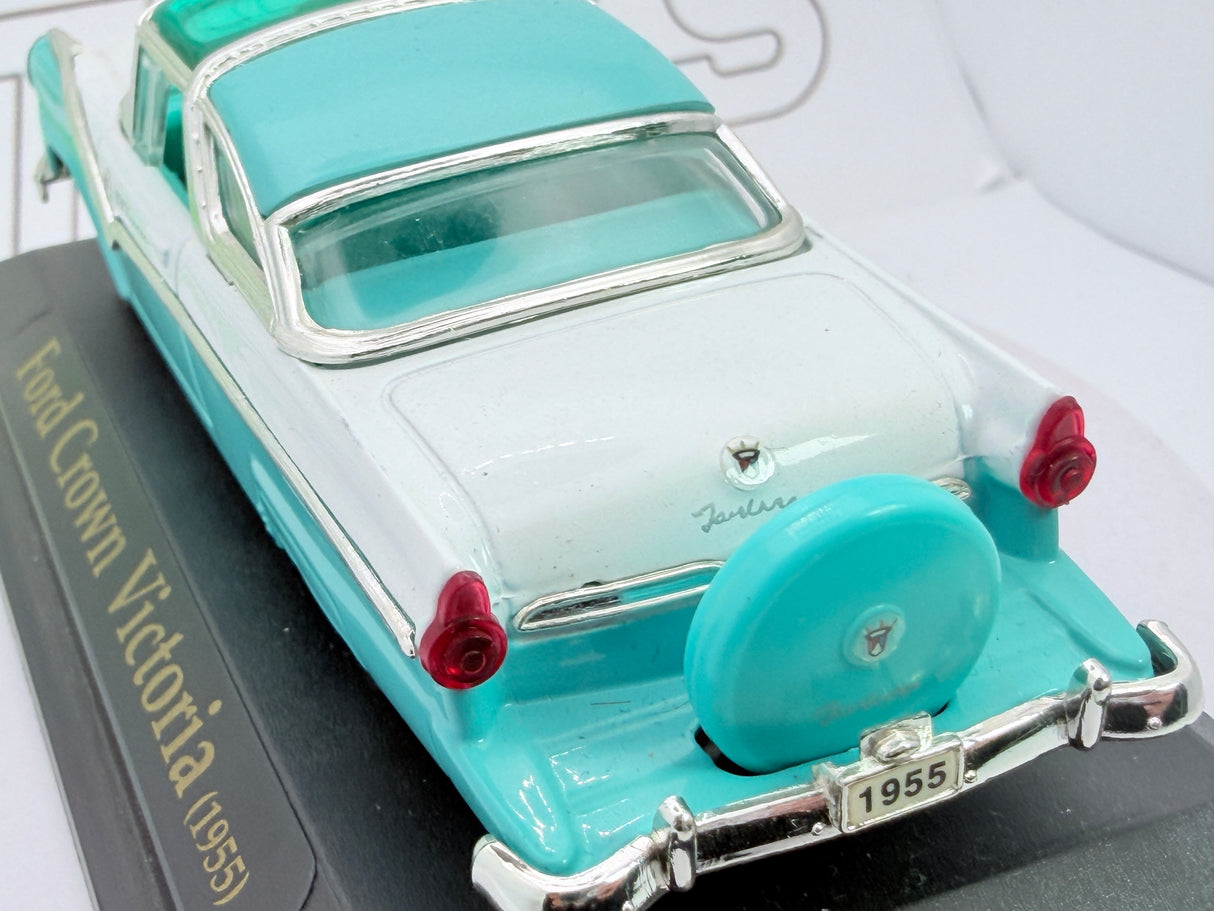 Ford Crown Victoria Road Legend 1/43 Bianco
