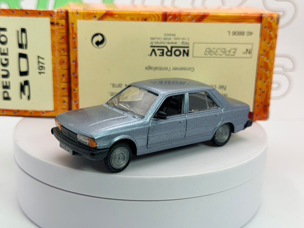 Peugeot 305 Norev 1/43 Azzurro metallizzato 1977