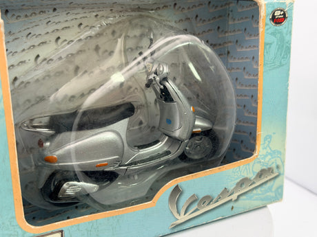 Piaggio Vespa 125 ET 4 Maisto 1/18 Argento 1997