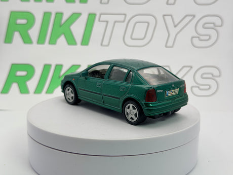 Opel Astra 4 porte Welly 1/38 Verde