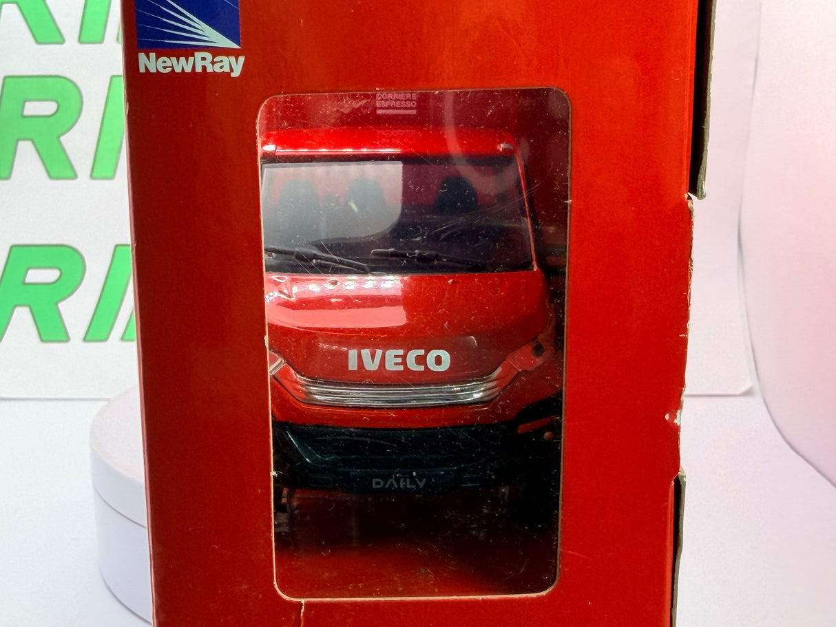 Iveco Daily furgonato New Ray 1/36 Rosso 2014