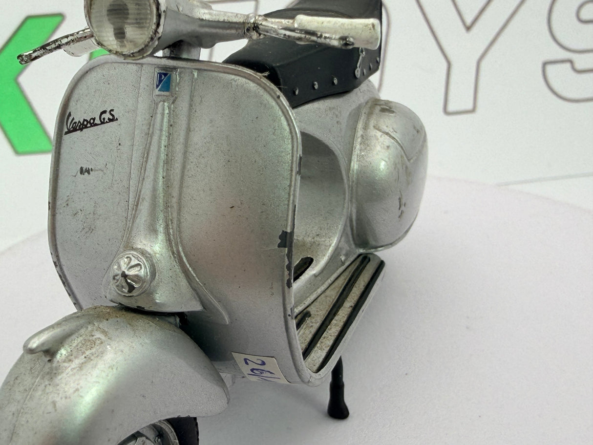 Piaggio Vespa 150 GS Maisto 1/24 Argento 1953