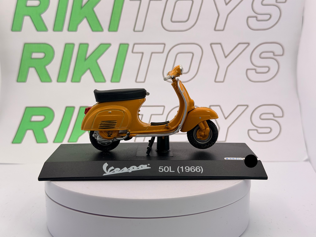 Piaggio Vespa 50 L Maisto 1/24 Arancione 1966