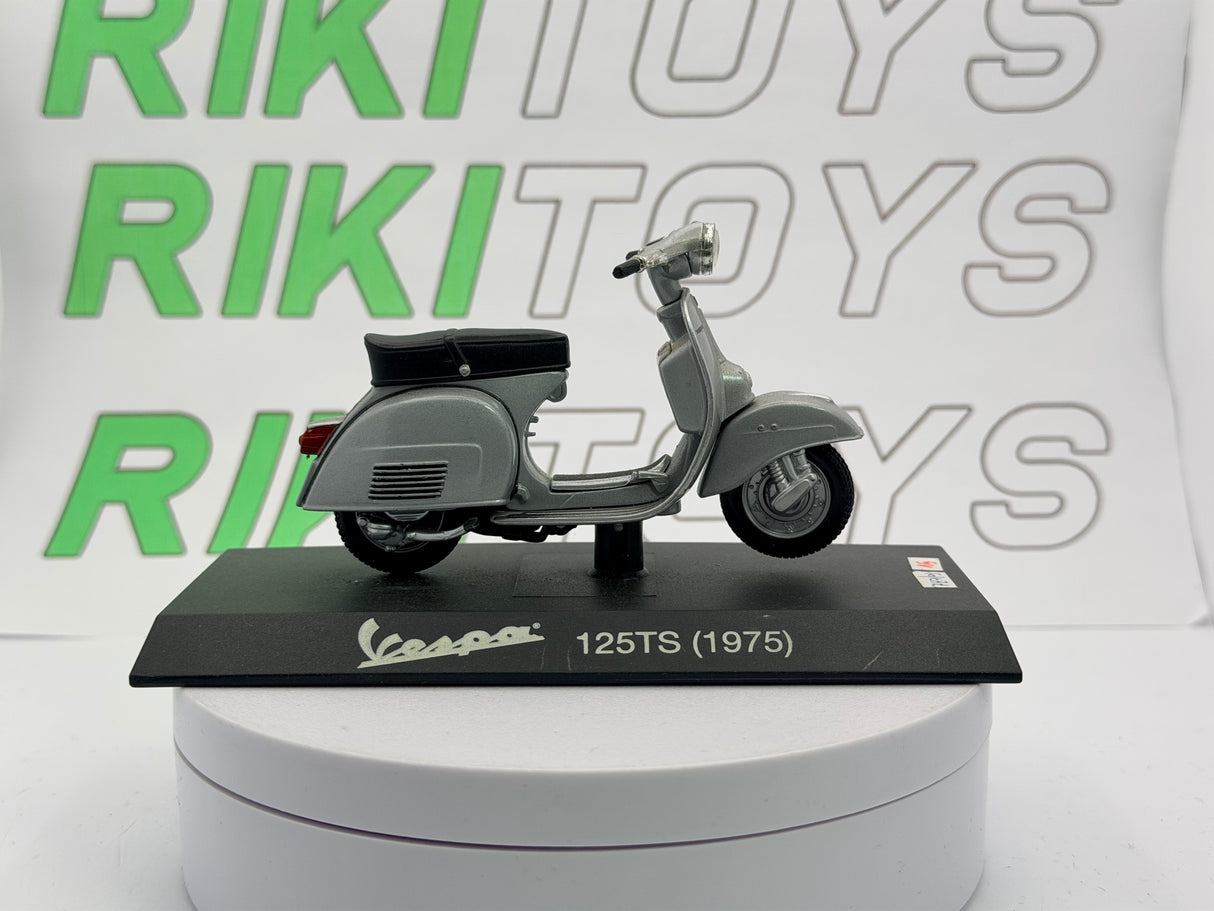 Piaggio Vespa 125 TS Maisto 1/24 Argento 1975