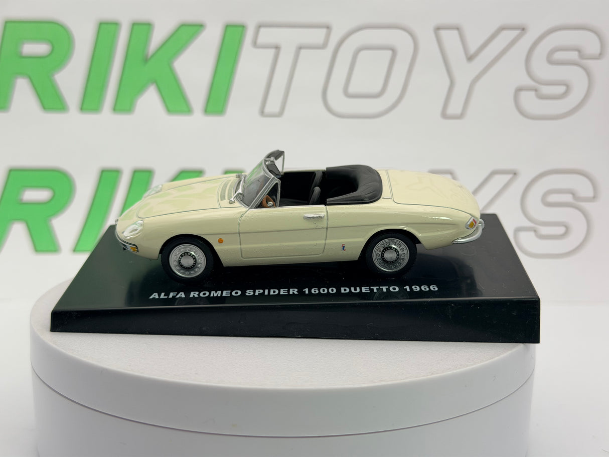 Alfa Romeo Duetto 1600 Osso di Seppia Edicola 1/43 Bianco scuro 1966