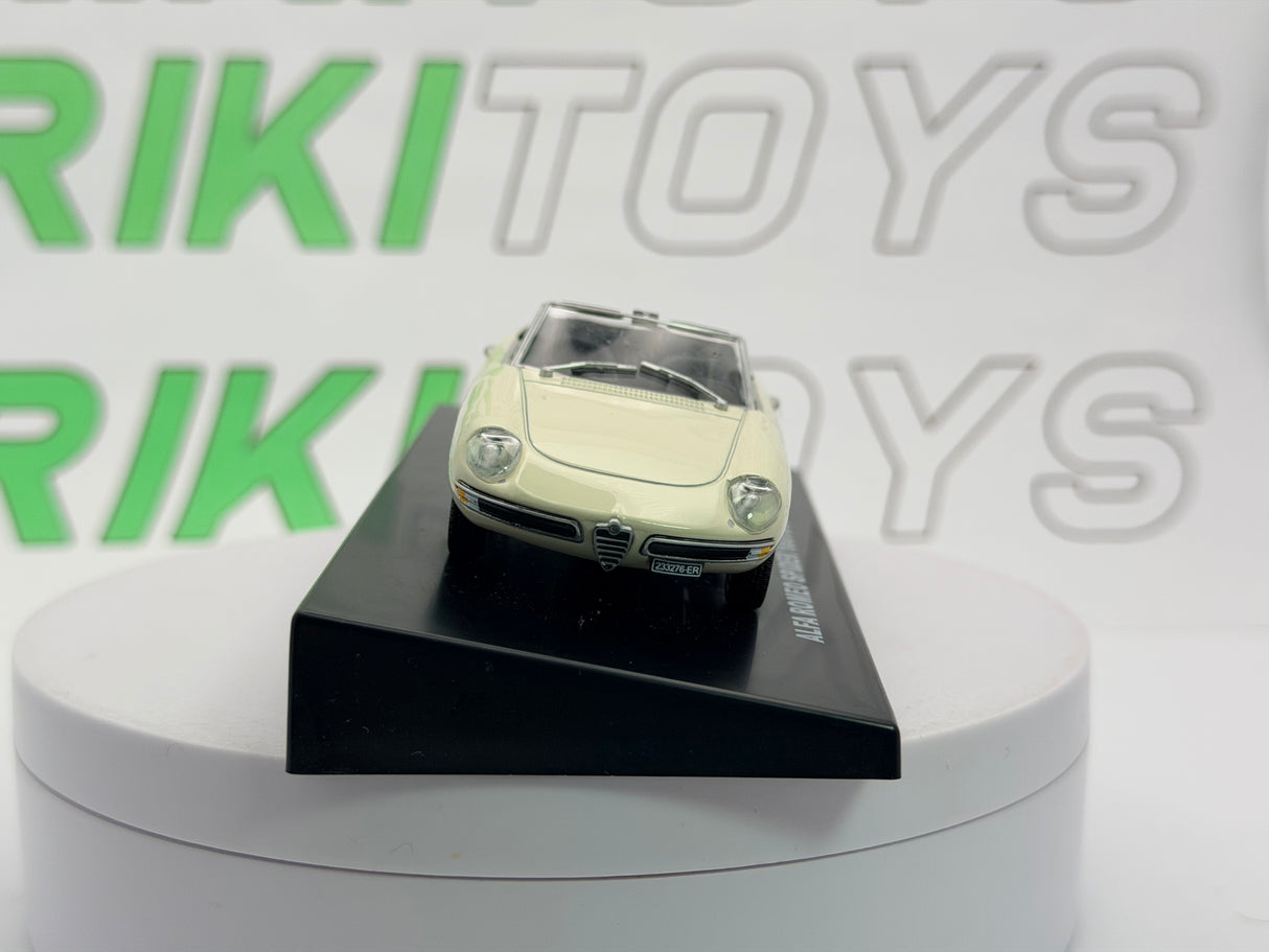 Alfa Romeo Duetto 1600 Osso di Seppia Edicola 1/43 Bianco scuro 1966