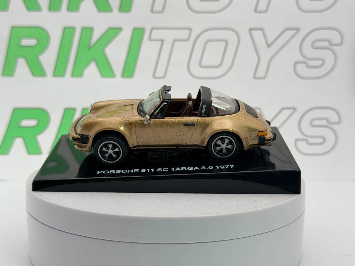 Porsche 911 SC Targa Edicola 1/43 Oro 1982