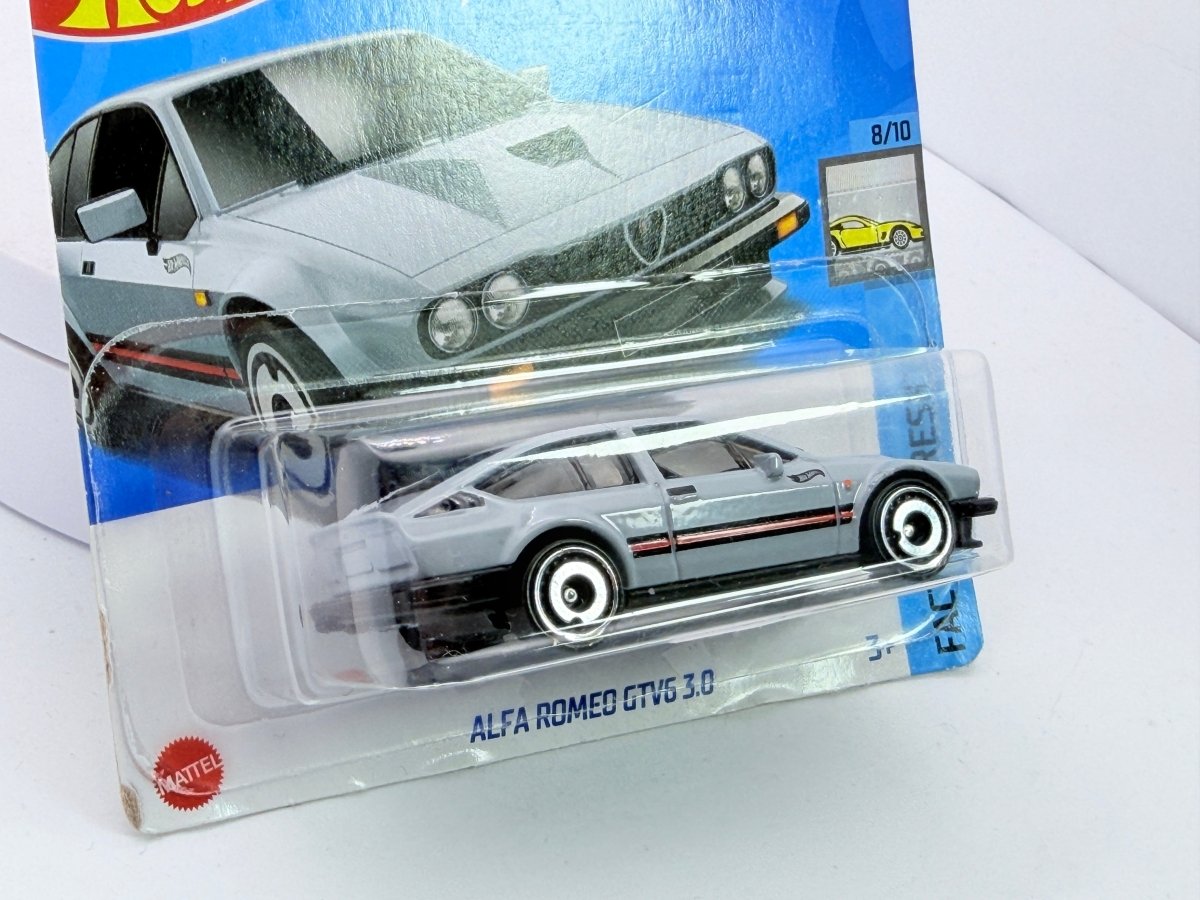 Alfa Romeo Alfetta GTV 6 3000 Hot Wheels 1/60 Grigio 1983 - RikiToys - Hot Wheels#