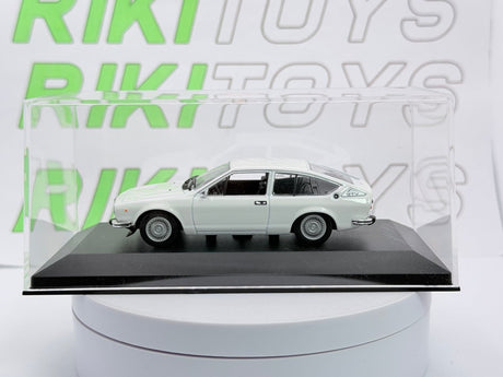 Alfa Romeo Alfetta GTV Maxichamps 1/43 Bianco 1976 - RikiToys - Maxichamps
