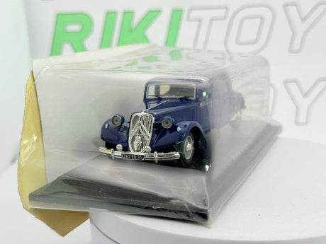 Citroen Traction 15 Six Universal Hobbies 1/43 Blu 1955 - RikiToys - Universal Hobbies