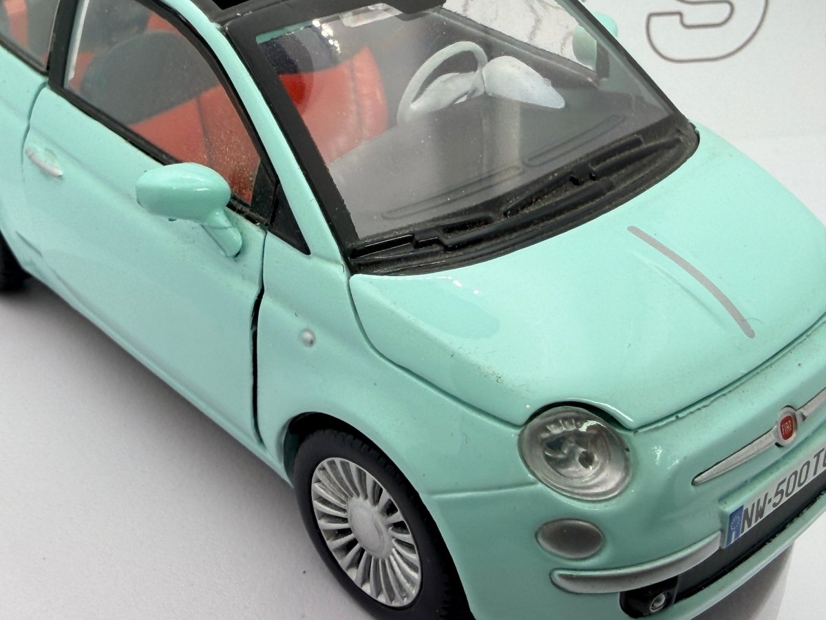 Fiat 500 C Motor Max 1/24 Tiffany 2009 - RikiToys - Motor Max