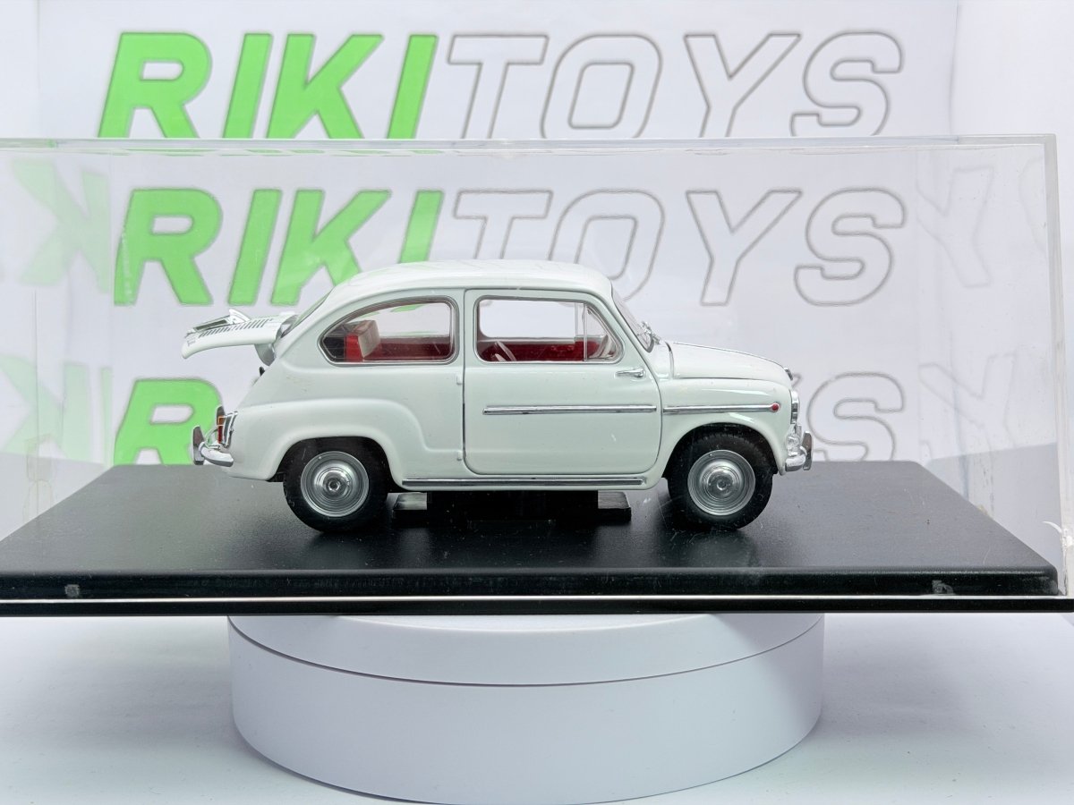 Fiat 600 D Leo Models 1/24 Bianco 1960 - RikiToys - Leo Models