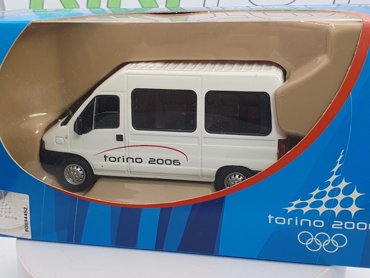 Fiat Ducato Minibus Majorette 1/50 Bianco 2006 - RikiToys - Majorette