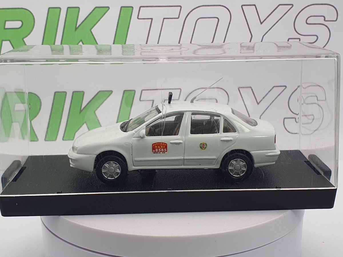 Fiat Marea Berlina Maisto 1/43 Bianco 1996 - RikiToys - Maisto