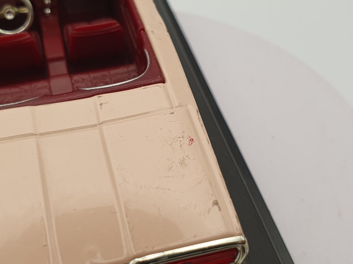 Ford Thunderbird Edicola 1/43 Rosa 1966 - RikiToys - Edicola