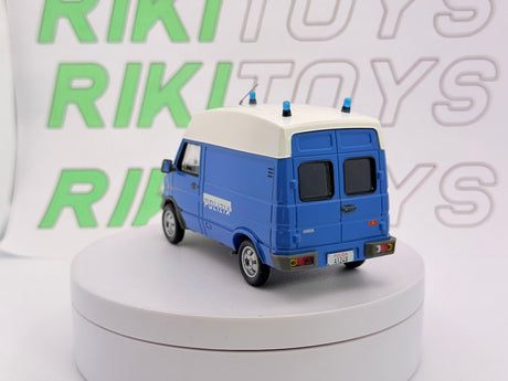 Iveco Daily Polizia Edicola 1/43 Azzurro - RikiToys - Edicola