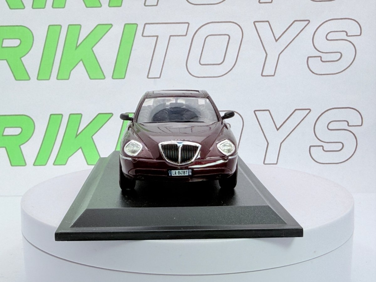 Lancia Thesis Norev 1/43 Rosso 2002 - RikiToys - Revell