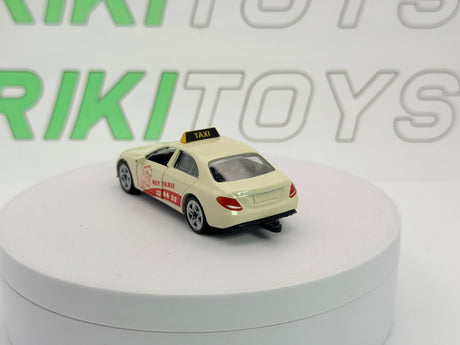 Mercedes Benz E 350 D Taxi Siku 1/60 Beige - RikiToys - Siku